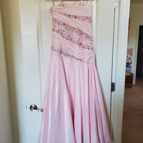 Tony Bowls Paris Pink Beaded Evening Gown, Size 4 - Picture 7 of 12